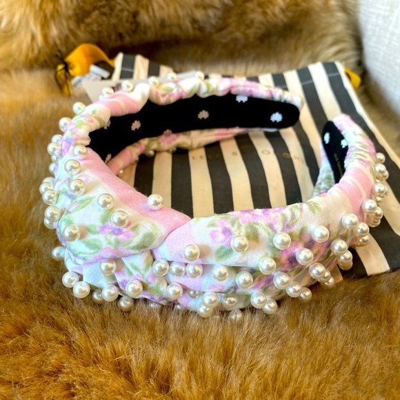 LoveShackFancy x Lele Sadoughi Pearl Knotted Floral Headband - Picture 7 of 8